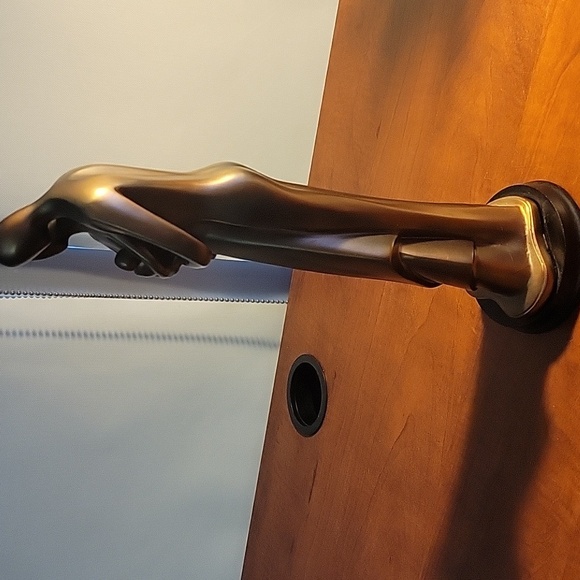 Elegant Bronze Couple With Baby Sculpture - Picture 5 of 10